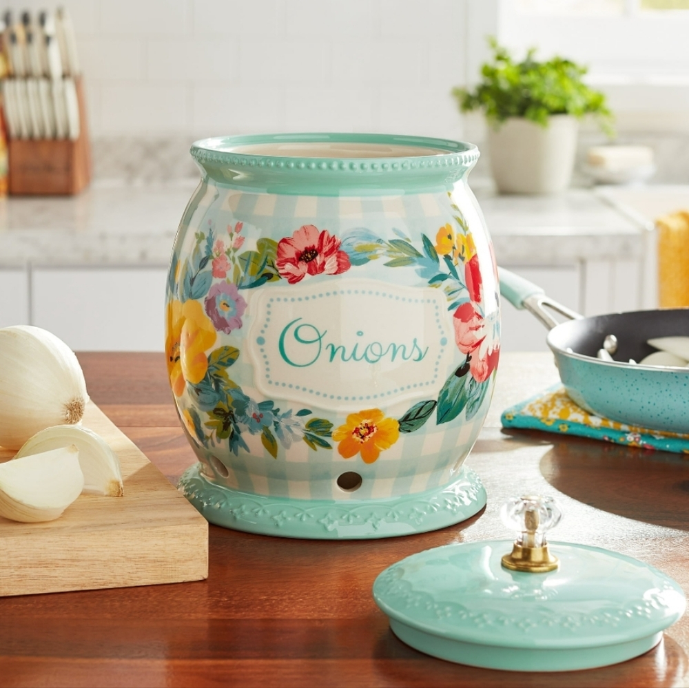 ❤️ New Pioneer Woman Sweet Romance Gingham Onion Keeper